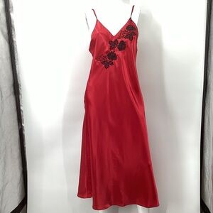 *** Jones New York Red Gown w/ Black Embroidery *** M